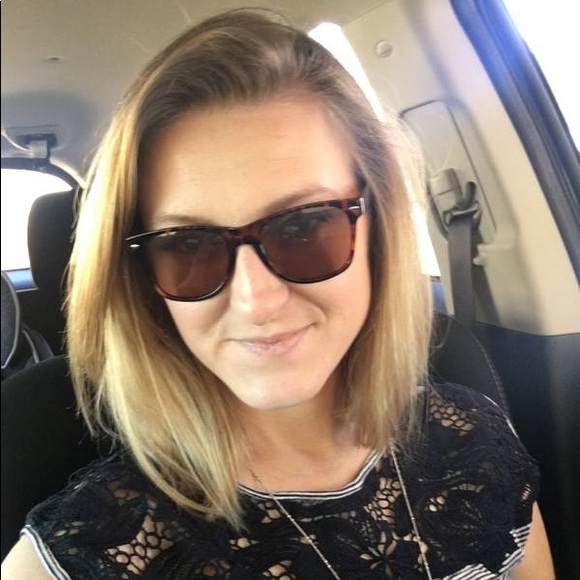 Meet your Posher, Brittany - Picture 6 of 7